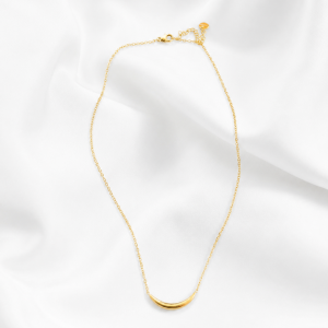 Collar media luna dorado