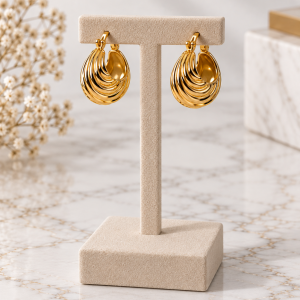 Pendientes de aros entrelazados.
