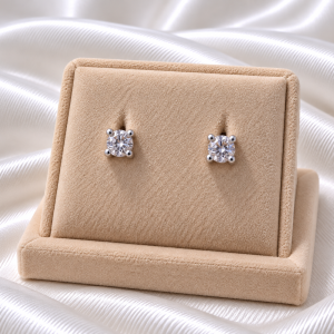 Pendientes de Oro Blanco y Circonita Cuadrada.