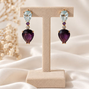 Pendientes de piedras multicolor.
